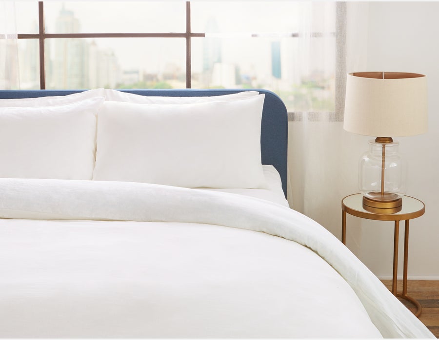 BREEZE queen duvet cover and pillow case set undefined