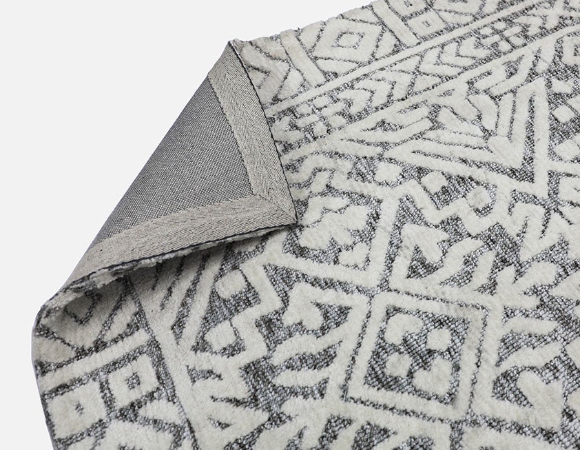 MILT knitted polyester rug 305 cm x 366 cm undefined
