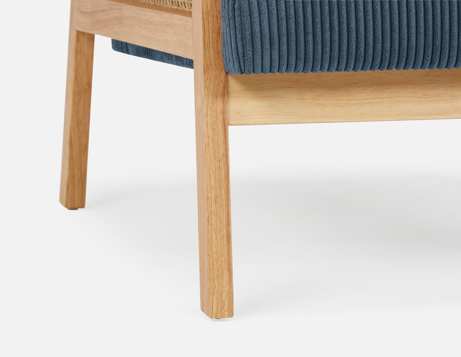 BECKETT fauteuil aux accents de velours côtelé et de rotin undefined