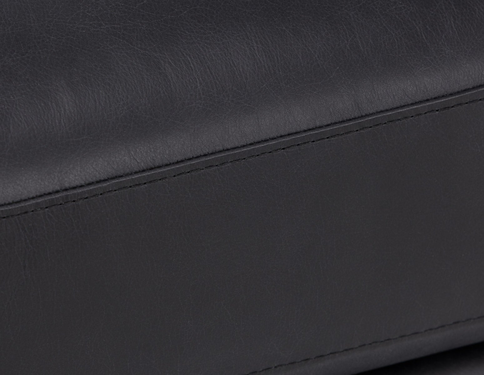 AMARI canapé 3 places classique 100% cuir undefined