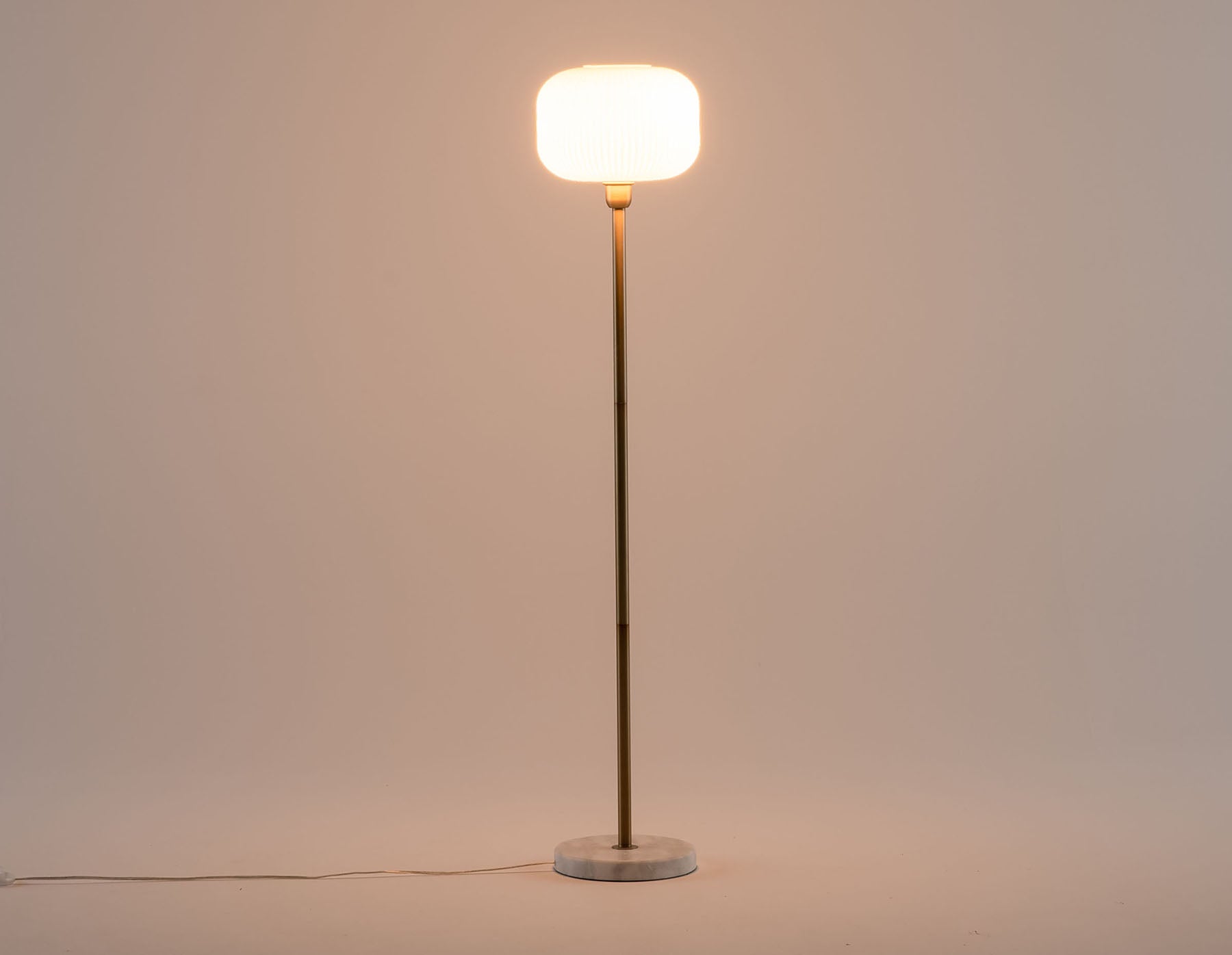 ILIANA lampe sur pied avec base en marbre 150 cm haut. undefined